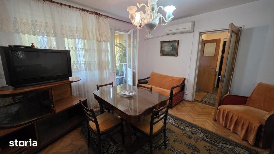 Apartament cu 4 camere semidecomandat în Colentina