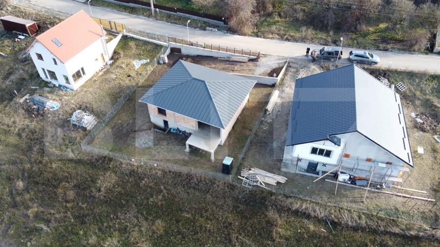 Casă individuală cu 4 camere cu Canalizare în Suceagu