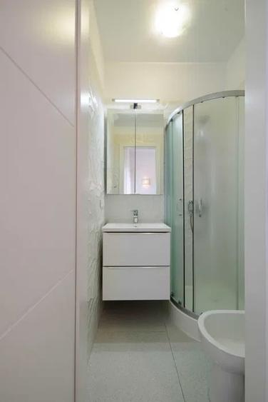 Apartament cu 3 camere semidecomandat, mobilat în Politehnica