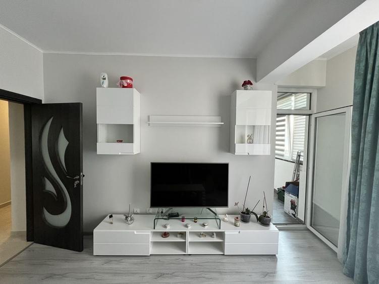 Apartament cu 2 camere decomandat în Exterior Vest