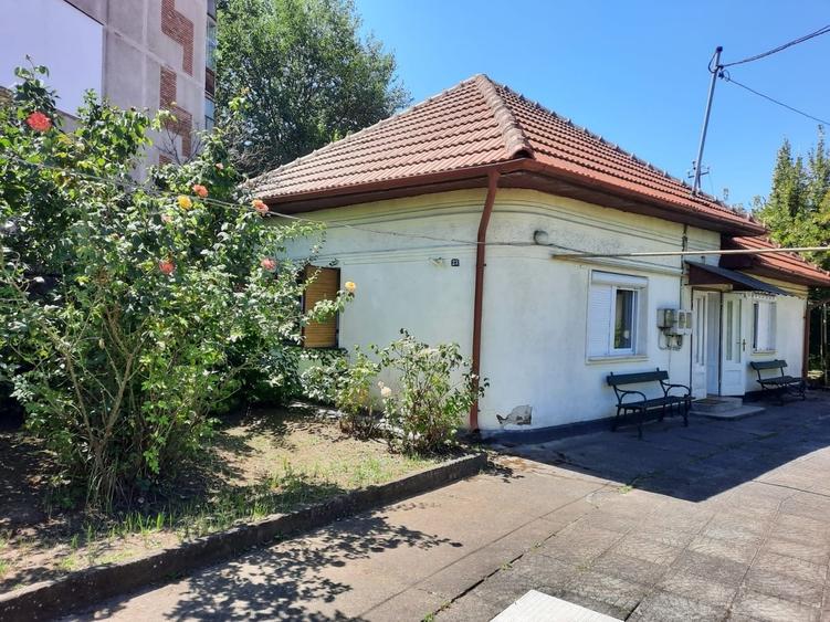 Casă cu 4 camere cu Teren 110 Mp în Central