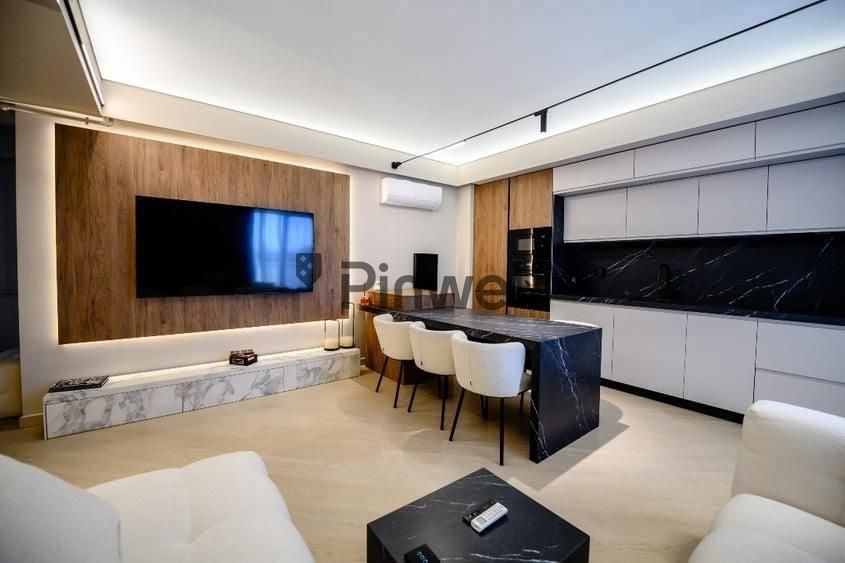 Apartament cu 3 camere semidecomandat, mobilat în Central