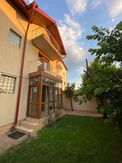 Casă individuală cu 5 camere cu Canalizare în Dobroești
