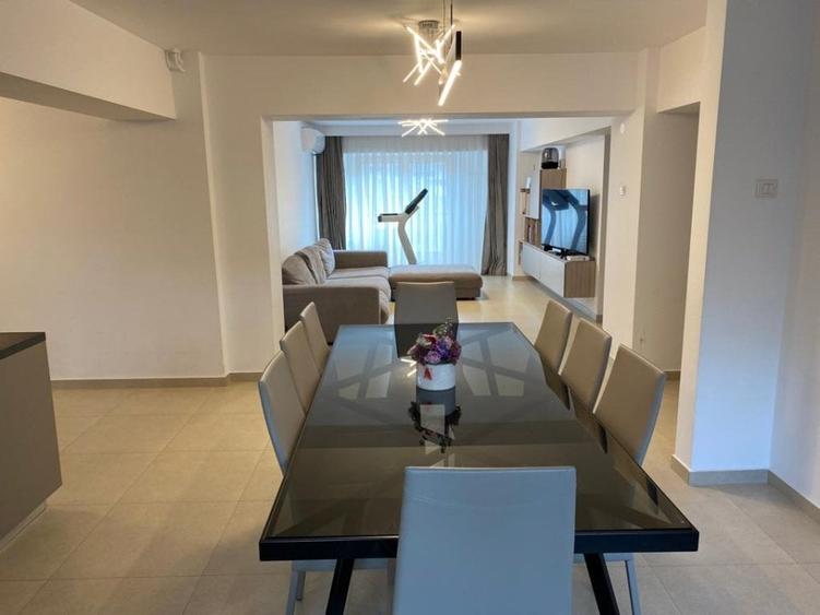 Apartament cu 4 camere decomandat în Unirii