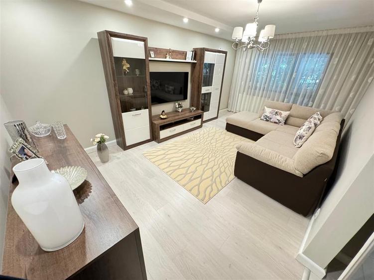 Apartament cu 3 camere decomandat în Lunca Cetățuii