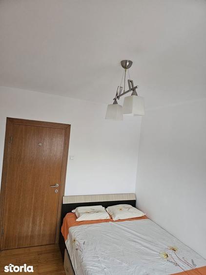 Apartament cu 3 camere decomandat, mobilat în Titan