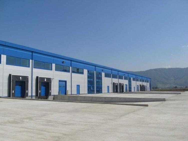 Spațiu industrial, de 10,000 mp, în Cristian