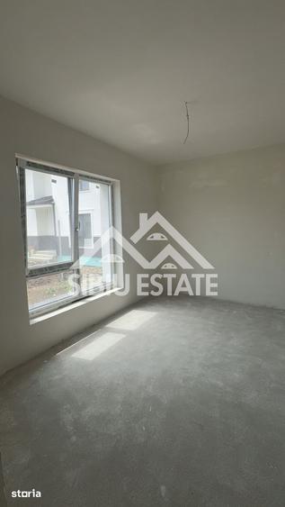 Casă cu 5 camere cu Teren 306 Mp în Central
