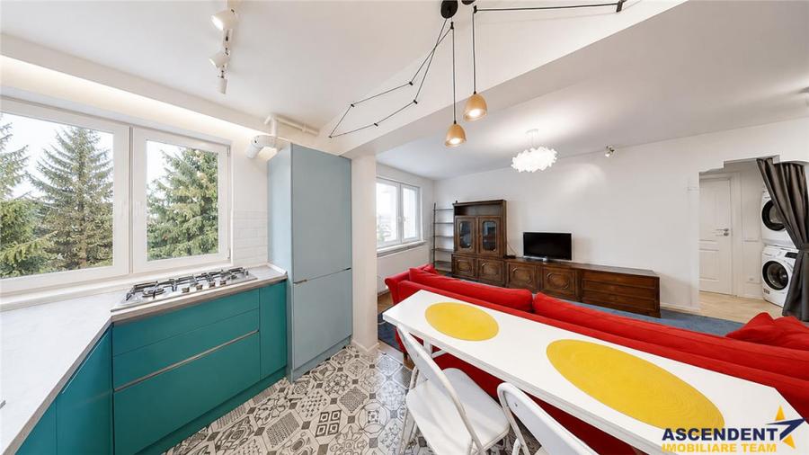 Vedere spre gradina, decomandat si renovat, Centrul Civic, B - 12