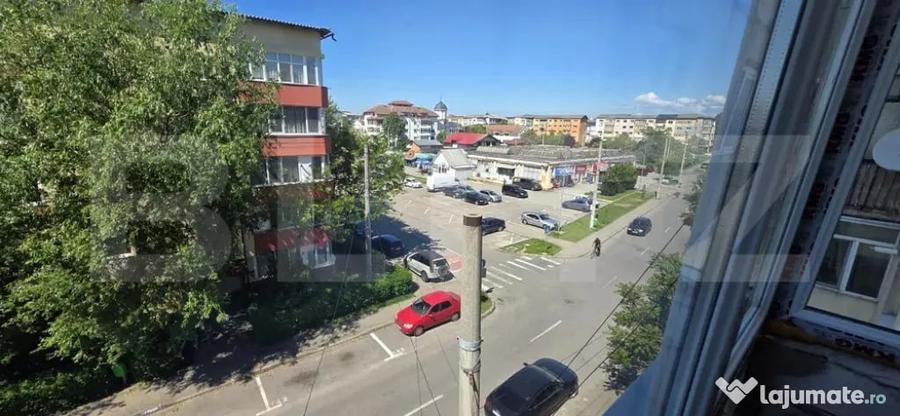 Apartament cu 3 camere decomandat în Micro 11