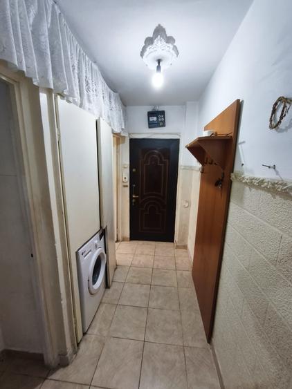 Apartament cu 2 camere semidecomandat în Km 4-5