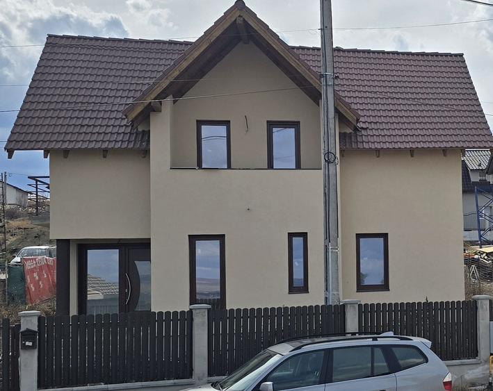 Casă cu 4 camere în Apahida
