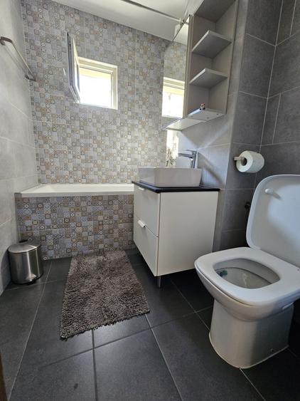 Apartament cu 3 camere decomandat în Tineretului