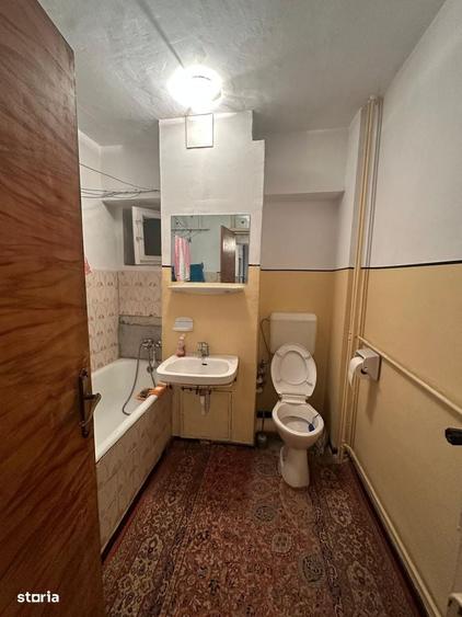 Apartament cu 4 camere decomandat în Drumul Taberei