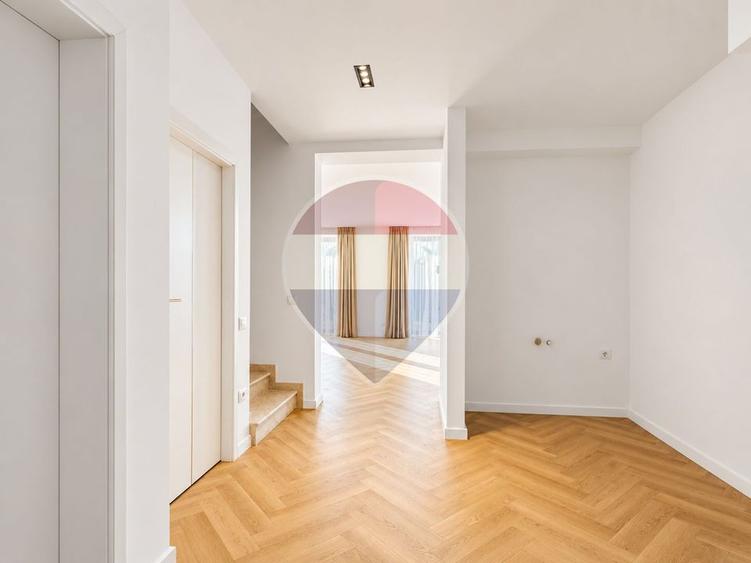 Casă cu 5 camere cu Teren 125 Mp în Tunari