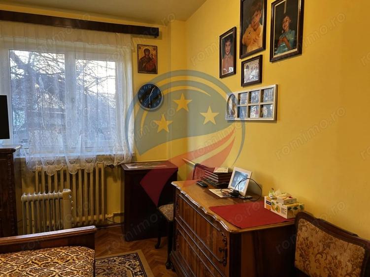 Apartament cu 3 camere decomandat în Siloz
