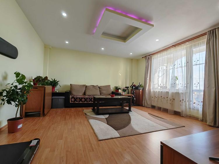 Apartament cu 3 camere decomandat în Unirii