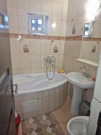 Apartament cu 2 camere semidecomandat în 1 Mai