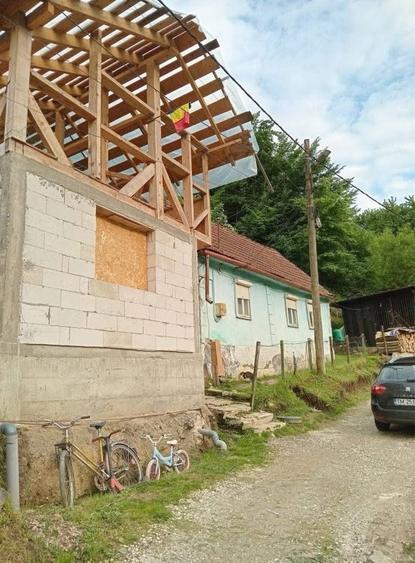 Casă cu 4 camere în Rusca