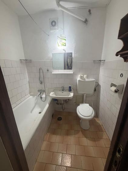 Apartament cu 3 camere semidecomandat în Narcisa