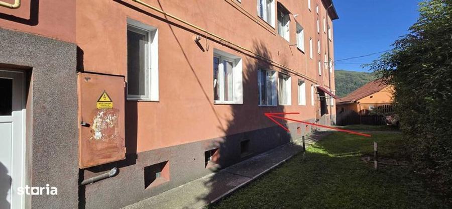 Apartament Petrila / Lonea , 2 beciuri/ camara - 2
