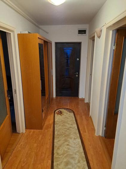 Apartament cu 3 camere decomandat în Faleza Nord