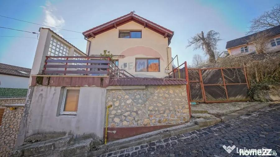 Casă cu 4 camere cu Teren 108 Mp în Schei