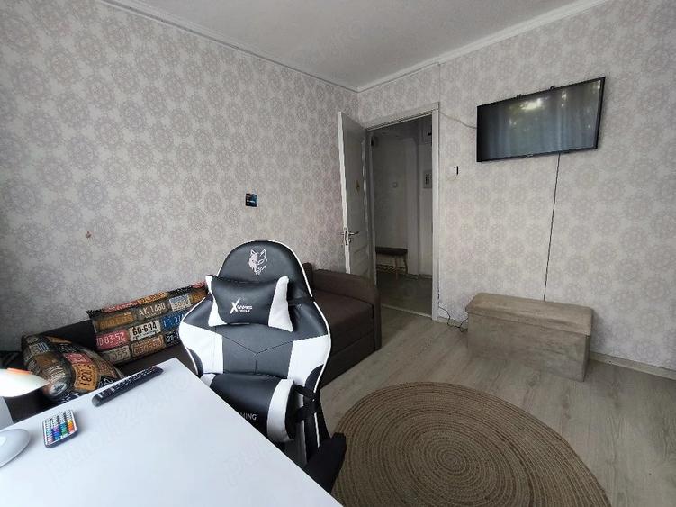 Apartament cu 3 camere semidecomandat în Gării