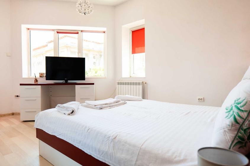 Apartament cu 2 camere decomandat în Peninsula
