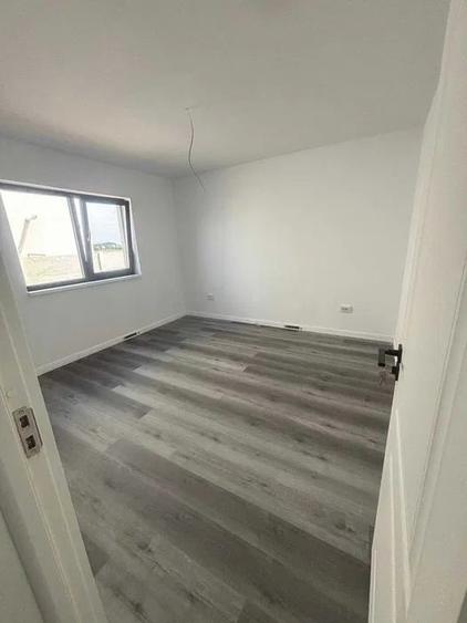 Casă individuală cu 4 camere cu Teren 320 Mp în Cârcea