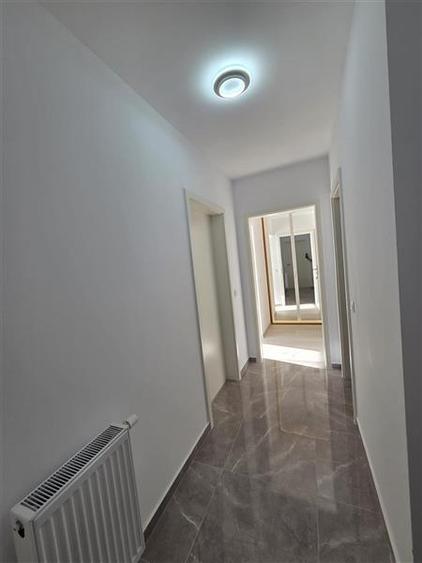 Apartament cu 3 camere decomandat, mobilat în Tractorul