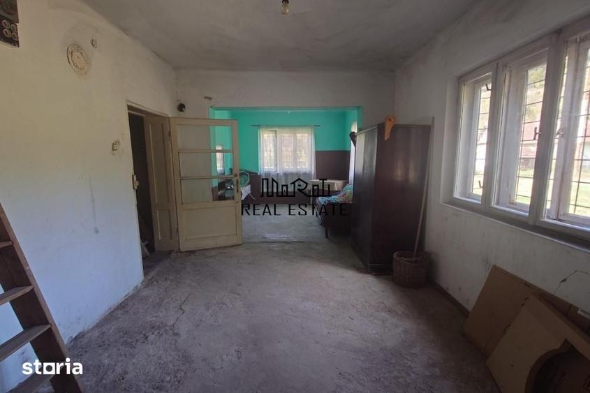 Casă cu 4 camere cu Teren 9563 Mp în Dumbrava