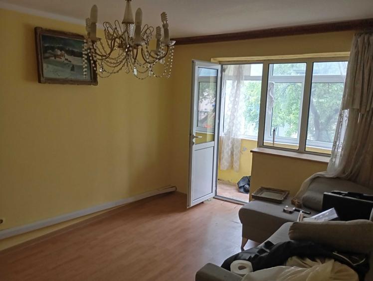 Apartament cu 3 camere semidecomandat în Central