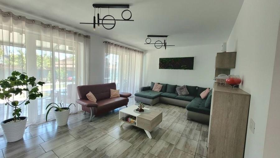 Casă cu 3 camere în Lumina