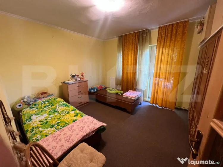 Apartament cu 4 camere decomandat în Central