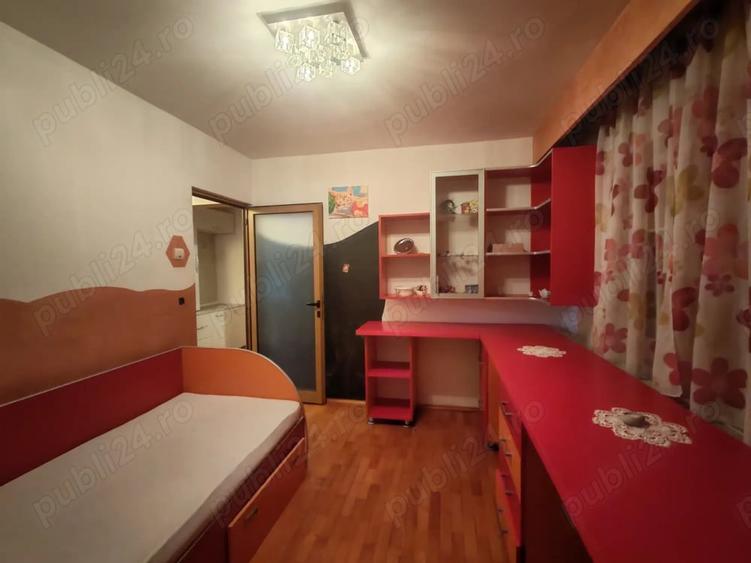 Apartament cu 4 camere decomandat în Progresul