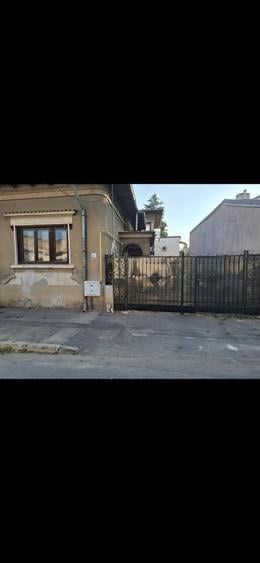 Casă cu 6 camere cu Teren 200 Mp în Exterior Vest