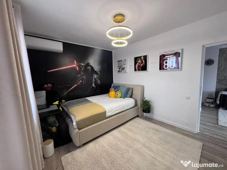Apartament cu 3 camere semidecomandat în Dâmbul Rotund