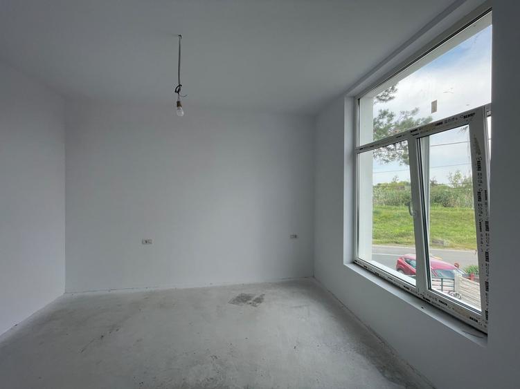 Duplex cu 3 camere cu Canalizare în Plopi