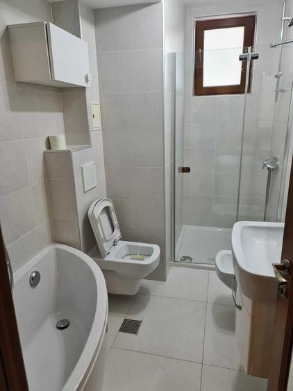 Apartament cu 3 camere decomandat în Precista