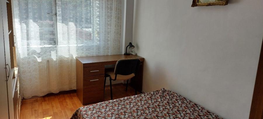 Apartament cu 3 camere decomandat în Răcădău