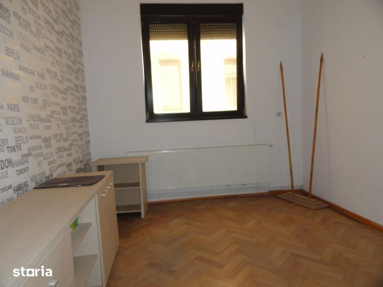 Spațiu comercial, de 70 mp, în Central