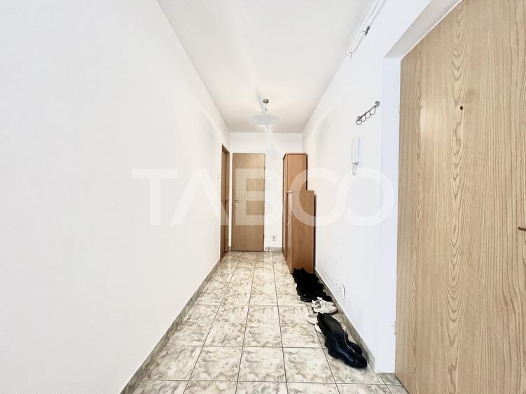 Apartament cu 3 camere semidecomandat, mobilat în Gheorgheni