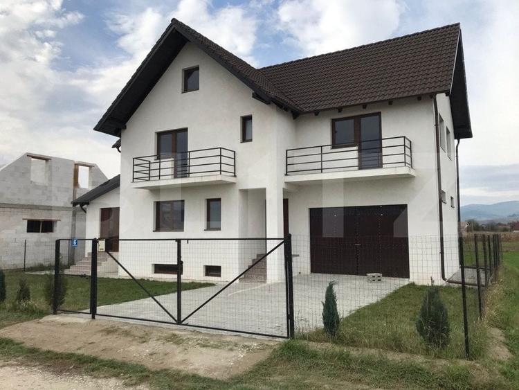 Casă individuală cu 5 camere cu Canalizare în Partoș