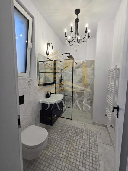 Apartament cu 3 camere semidecomandat, mobilat în Semicentral