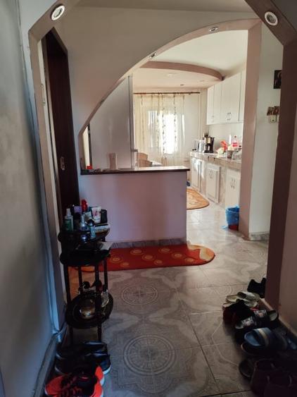 Apartament cu 4 camere decomandat, mobilat în Craiovița Nouă