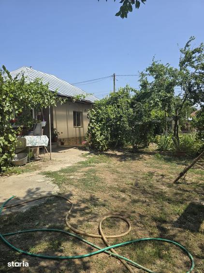 Casă cu 4 camere cu Teren 1000 Mp în Perieți