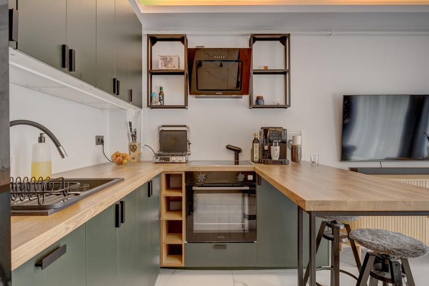Apartament cu 3 camere decomandat în Titan