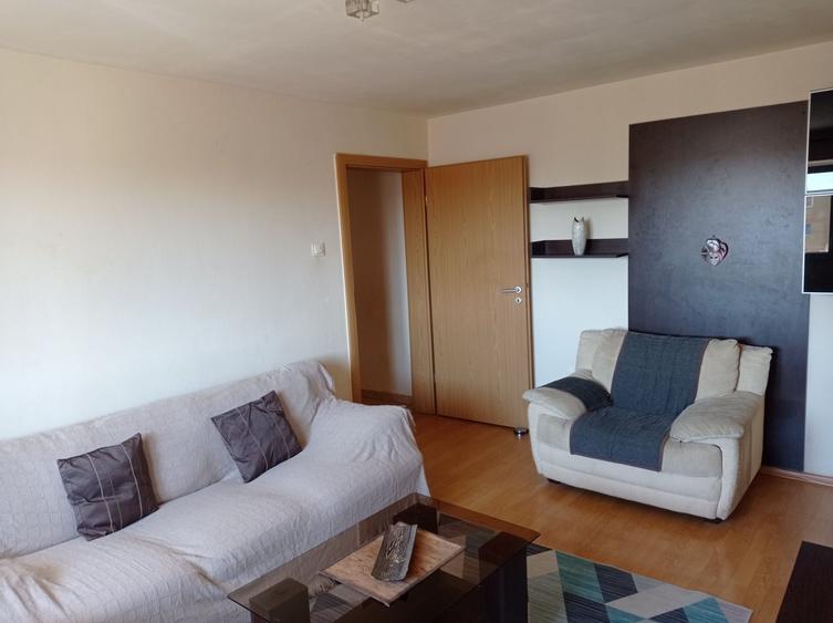 Apartament cu 3 camere semidecomandat în Central