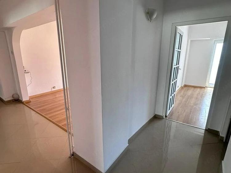 Apartament cu 4 camere decomandat în Decebal